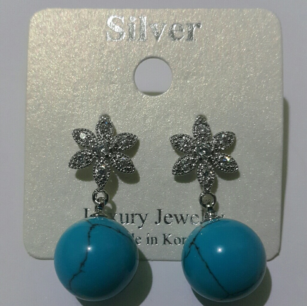 Beautiful,Brand NEW, Unworn, made in KOREA earring